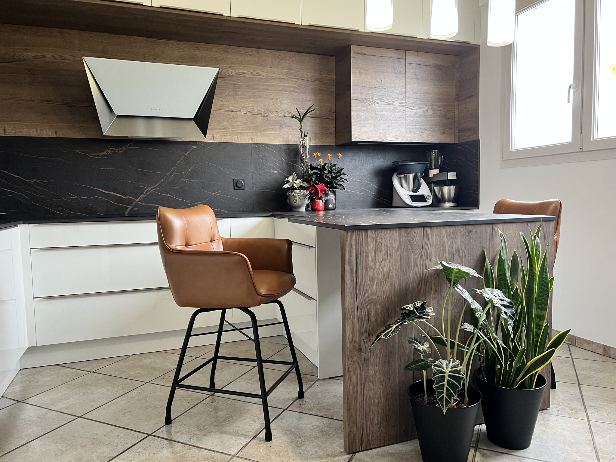 Petite cuisine blanche et bois