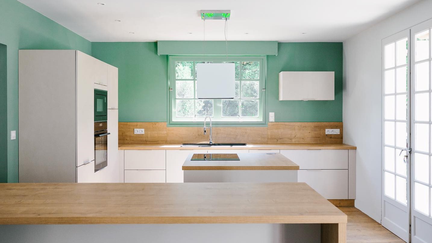 Cuisine blanche et bois